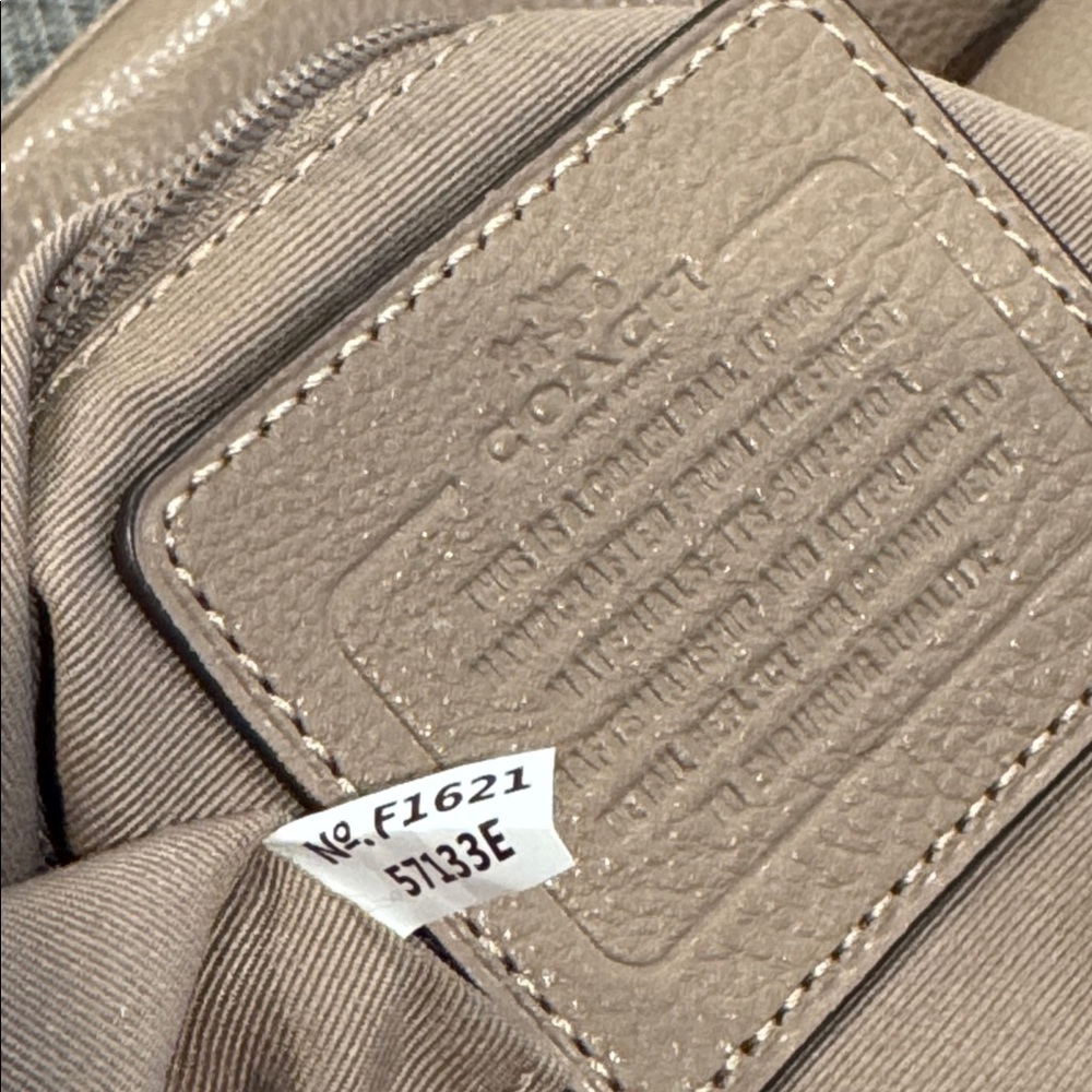 Coach Bag Charlie Tan Shoulder Bag - Picture 13 of 17